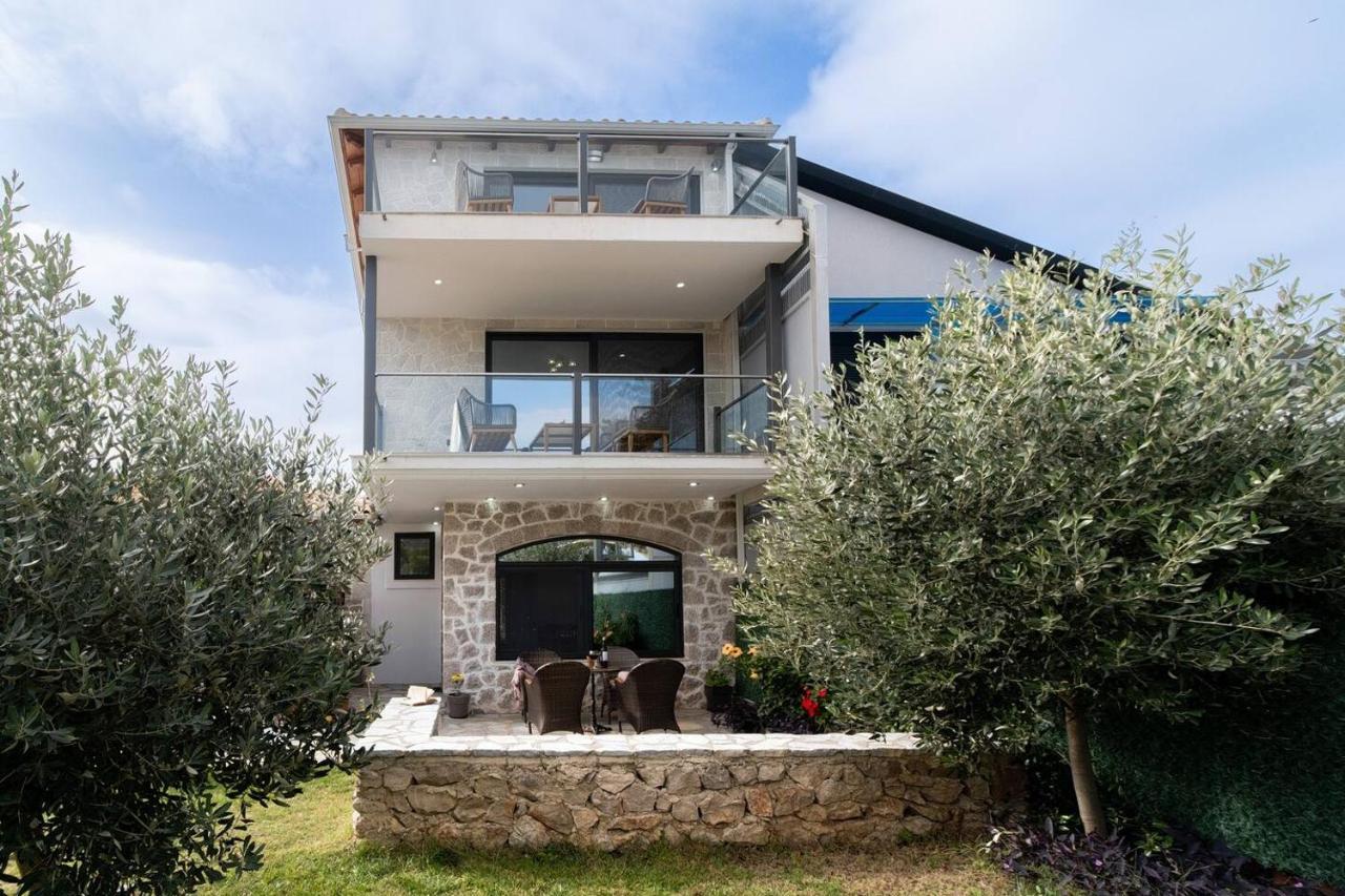 On The Sea Villa *